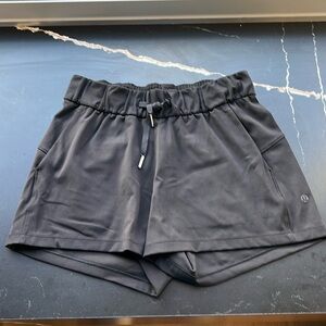 Lululemon On the Fly Women’s Shorts Black Size 4